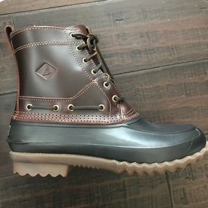 New in box Men’s 9.5 Sperry Boots